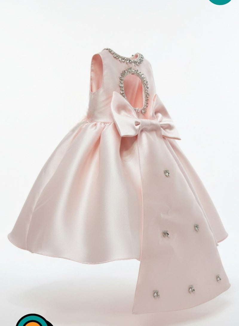 BHNS Elegant puffy evening dresses for children, perfect for parties and special occasions. These dresses are suitable for girls' weddings, celebrations, and holidays. Available in white, yellow, pink, and lemon hues. Beautiful Eid dresses for all occasions. Dresses for ages 2 to 15. Elegant and beautiful dresses for girls aged 2 to 15. Girls' sets with trains and puffy skirts. Suitable for evening parties, summer wear, short dresses, and long dresses. Brand name. - Image 3